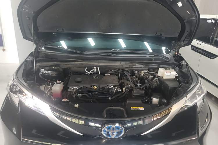 Used Toyota SIENNA 2023 2.5L Hybrid Ultimate Edition Engine Bay