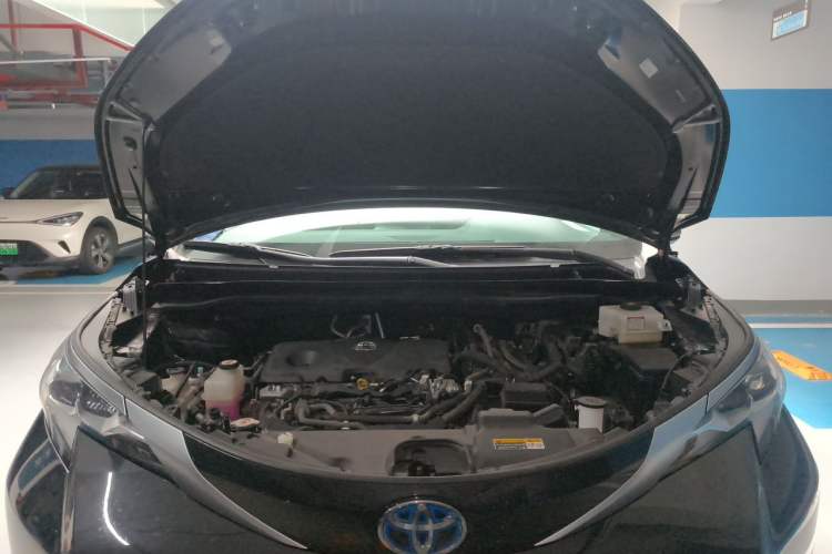 Used Toyota SIENNA 2023 2.5L Hybrid Deluxe Edition Engine Bay