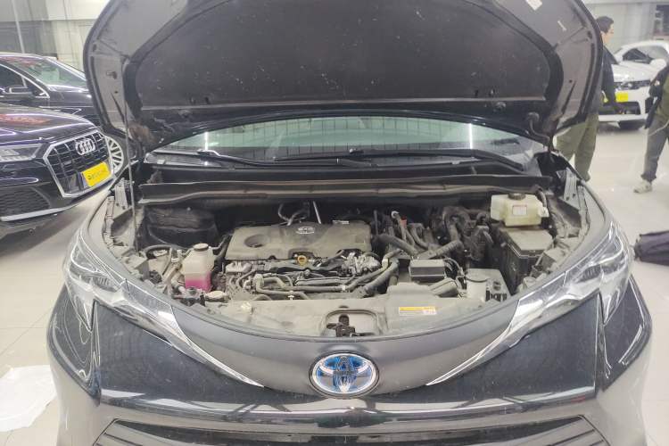 Used Toyota SIENNA 2023 2.5L Hybrid Comfort Edition Engine Bay
