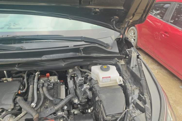 Used Toyota SIENNA 2023 2.5L Hybrid Deluxe Edition Engine Bay Left