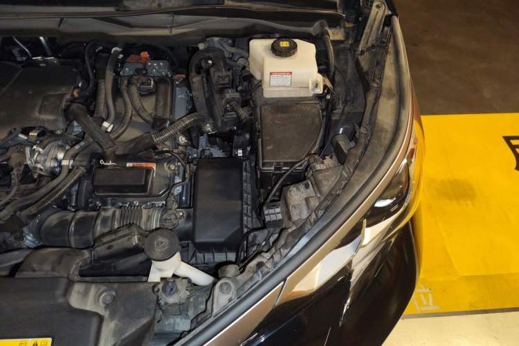 Used Toyota SIENNA 2023 2.5L Hybrid Deluxe Edition Engine Bay Left