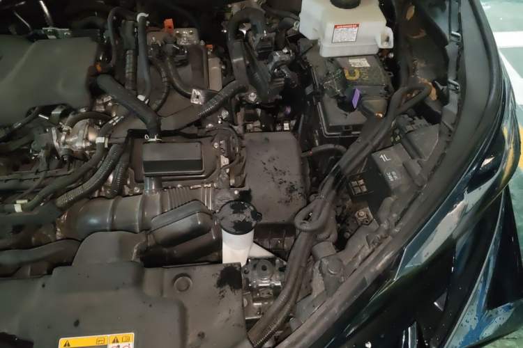 Used Toyota SIENNA 2023 2.5L Hybrid Comfort Edition Engine Bay Left