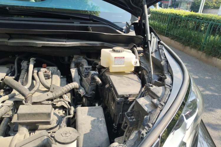 Used Toyota SIENNA 2023 2.5L Hybrid Comfort Edition Engine Bay Left