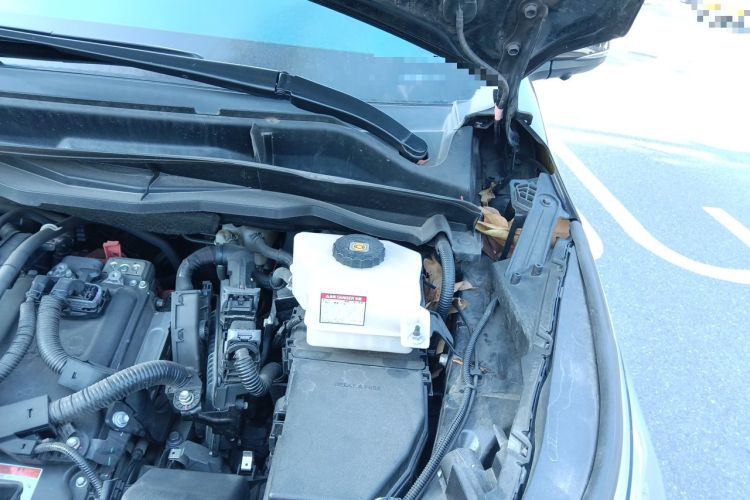 Used Toyota SIENNA 2023 2.5L Hybrid Luxury Edition Engine Bay Left