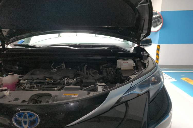 Used Toyota SIENNA 2023 2.5L Hybrid Deluxe Edition Engine Bay Left