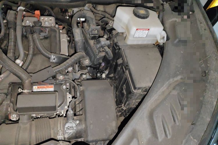 Used Toyota SIENNA 2023 2.5L Hybrid Deluxe Edition Engine Bay Left