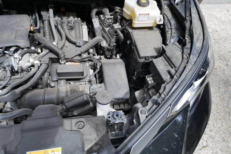 Used Toyota SIENNA 2023 2.5L Hybrid Platinum Edition Engine Bay Left