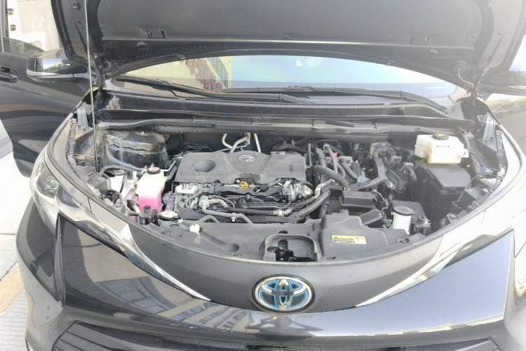 Used Toyota SIENNA 2023 2.5L Hybrid Comfort Edition Engine Bay