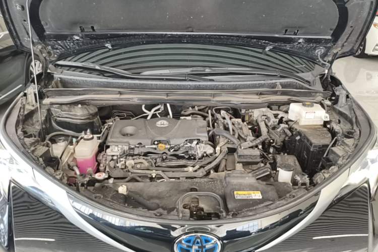 Used Toyota SIENNA 2023 2.5L Hybrid Deluxe Edition Engine Bay