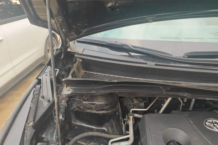 Used Toyota SIENNA 2023 2.5L Hybrid Deluxe Edition Engine Bay Right
