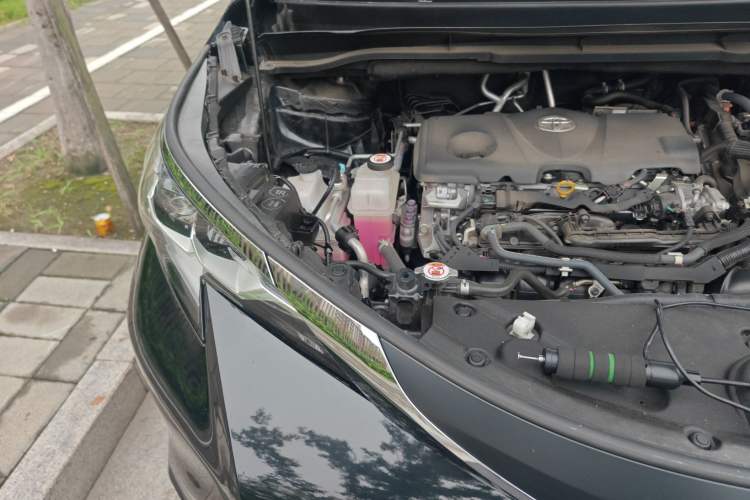 Used Toyota SIENNA 2023 2.5L Hybrid Comfort Edition Engine Bay Right