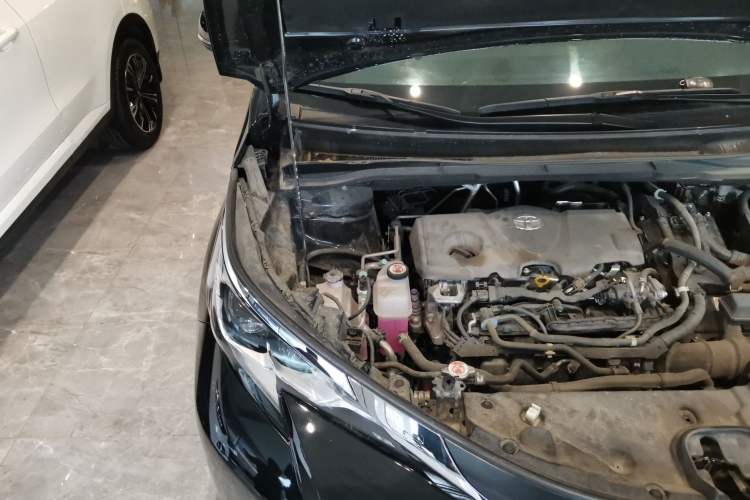 Used Toyota SIENNA 2023 2.5L Hybrid Comfort Edition Engine Bay Right