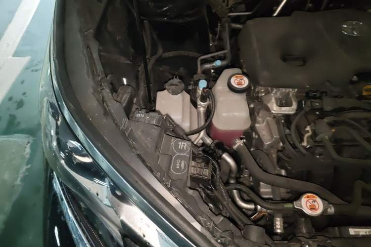 Used Toyota SIENNA 2023 2.5L Hybrid Comfort Edition Engine Bay Right