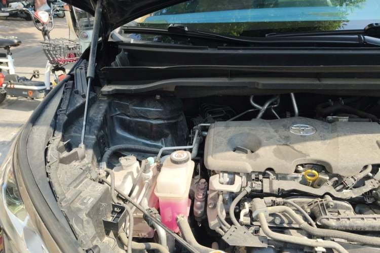 Used Toyota SIENNA 2023 2.5L Hybrid Comfort Edition Engine Bay Right