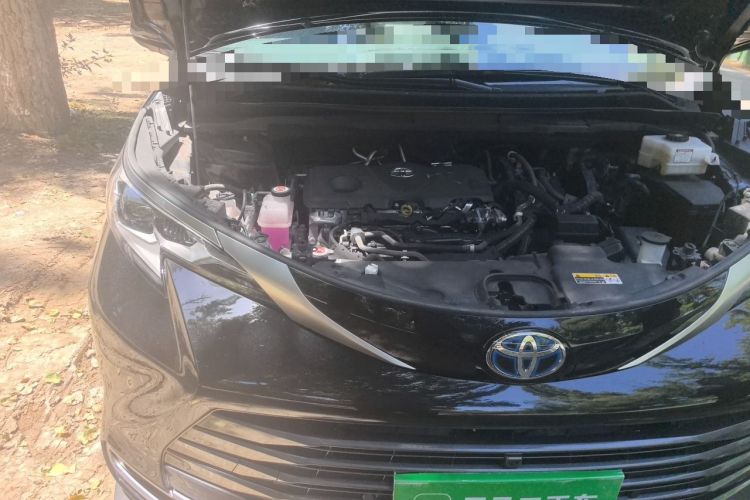 Used Toyota SIENNA 2023 2.5L Hybrid Deluxe Edition Engine Bay Right
