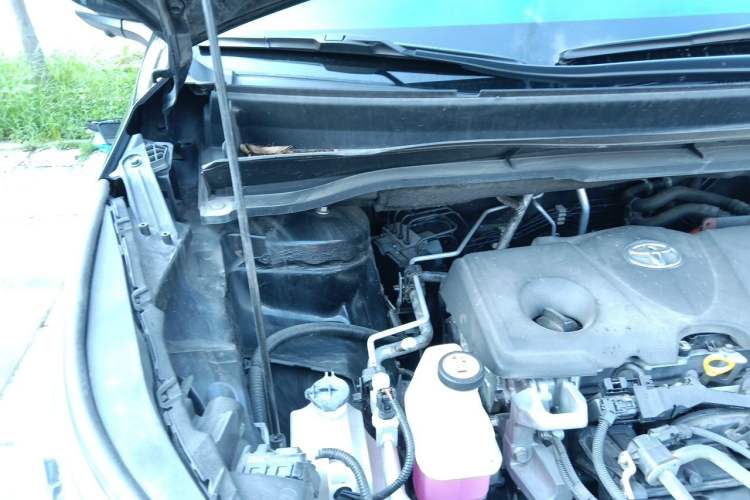 Used Toyota SIENNA 2023 2.5L Hybrid Luxury Edition Engine Bay Right
