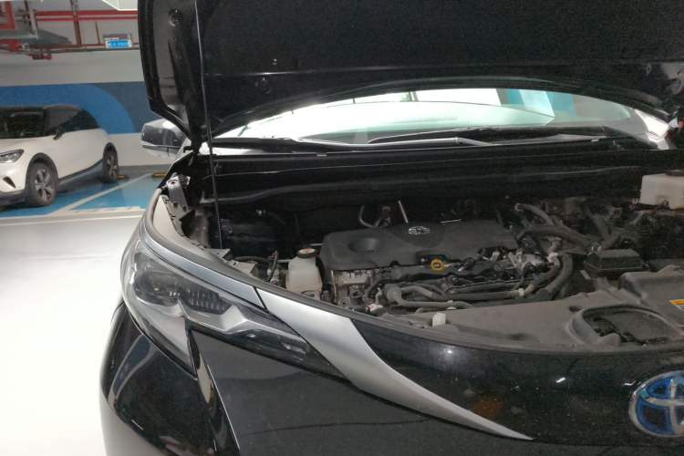 Used Toyota SIENNA 2023 2.5L Hybrid Deluxe Edition Engine Bay Right