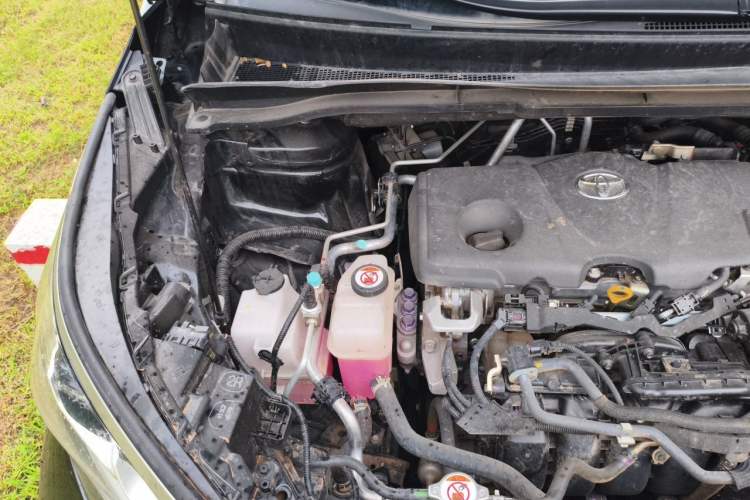 Used Toyota SIENNA 2023 2.5L Hybrid Deluxe Edition Engine Bay Right