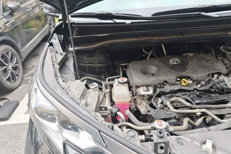 Used Toyota SIENNA 2023 2.5L Hybrid Platinum Edition Engine Bay Right