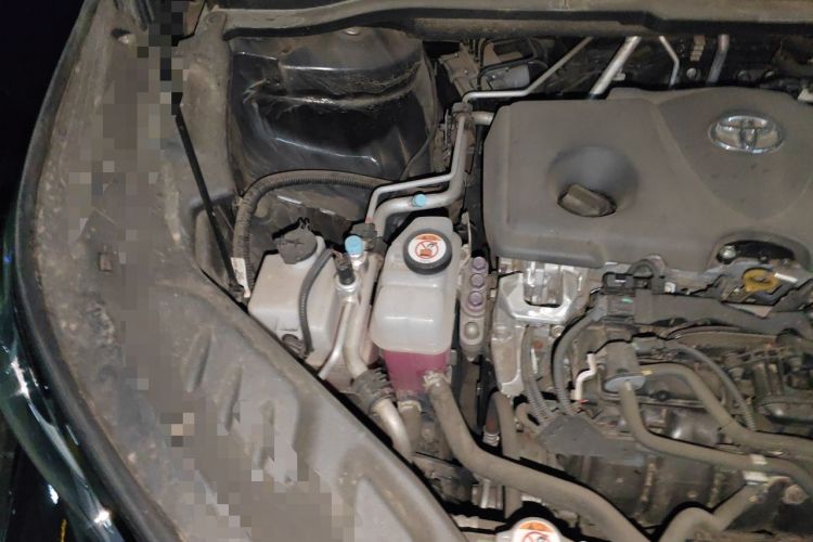 Used Toyota SIENNA 2023 2.5L Hybrid Deluxe Edition Engine Bay Right