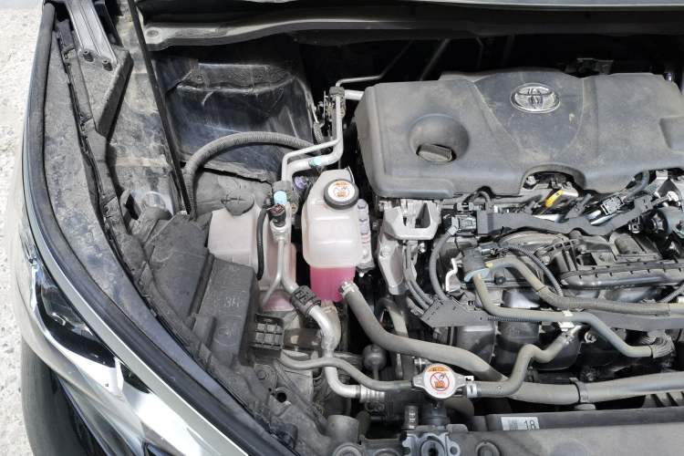 Used Toyota SIENNA 2023 2.5L Hybrid Platinum Edition Engine Bay Right