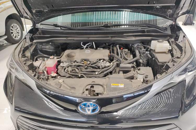 Used Toyota SIENNA 2023 2.5L Hybrid Deluxe Edition Engine Bay