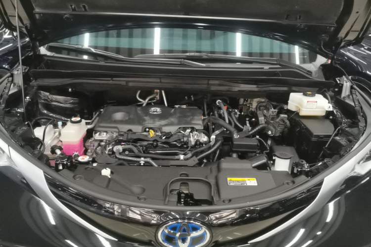 Used Toyota SIENNA 2023 2.5L Hybrid Deluxe Edition Engine Bay