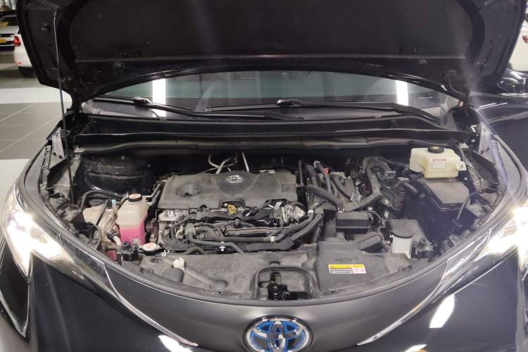 Used Toyota SIENNA 2023 2.5L Hybrid Comfort Edition Engine Bay