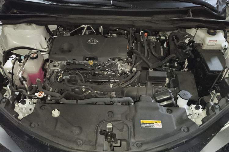Used Toyota SIENNA 2023 2.5L Hybrid Deluxe Edition Engine Bay