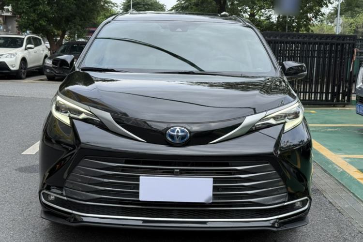 Used Toyota SIENNA 2023 2.5L Hybrid Deluxe Edition Exterior 1