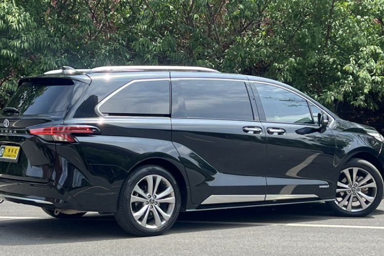 Used Toyota SIENNA 2023 2.5L Hybrid Ultimate Edition Exterior 1