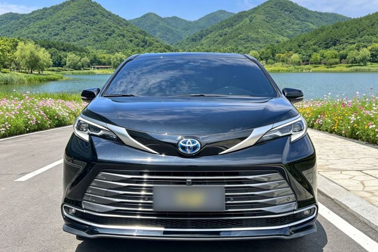 Used Toyota SIENNA 2023 2.5L Hybrid Deluxe Edition Exterior 1