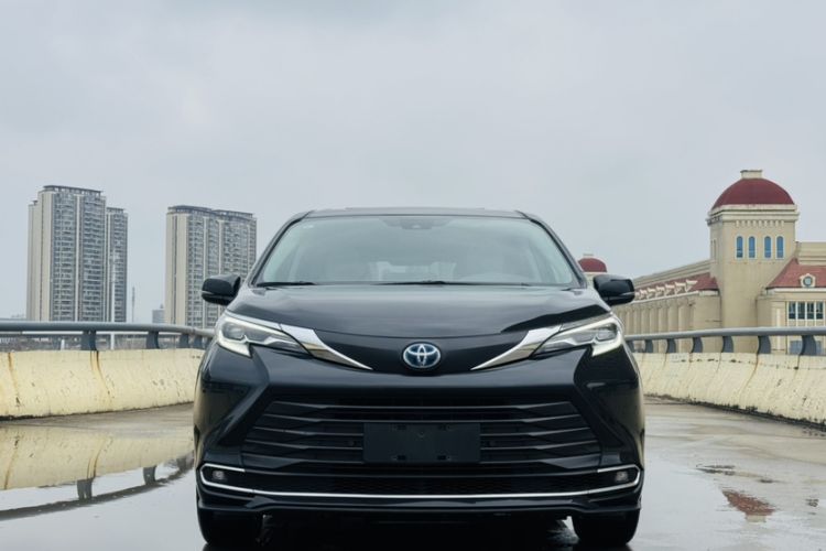Used Toyota SIENNA 2023 2.5L Hybrid Comfort Edition Exterior 1