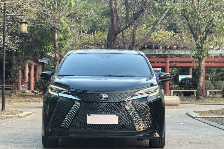 Used Toyota SIENNA 2023 2.5L Hybrid Deluxe Edition Exterior 1