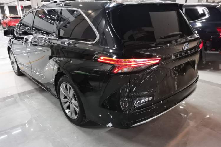Used Toyota SIENNA 2023 2.5L Hybrid Deluxe Edition Exterior 2