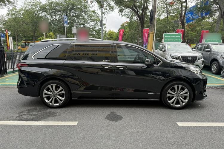 Used Toyota SIENNA 2023 2.5L Hybrid Deluxe Edition Exterior 2