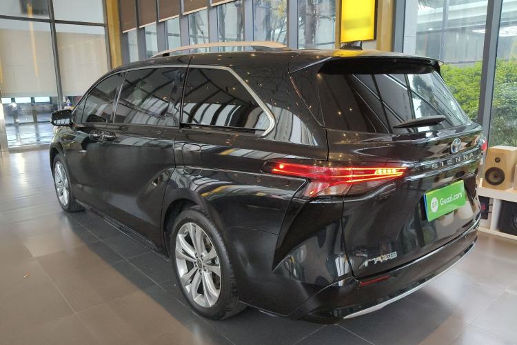Used Toyota SIENNA 2023 2.5L Hybrid Deluxe Edition Exterior 2