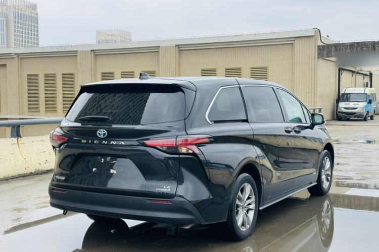 Used Toyota SIENNA 2023 2.5L Hybrid Comfort Edition Exterior 2