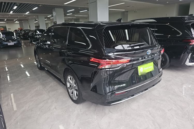 Used Toyota SIENNA 2023 2.5L Hybrid Deluxe Edition Exterior 2