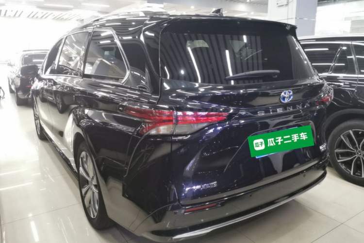Used Toyota SIENNA 2023 2.5L Hybrid Deluxe Edition Exterior 2