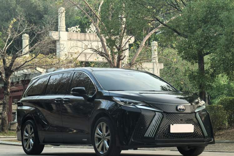 Used Toyota SIENNA 2023 2.5L Hybrid Deluxe Edition Exterior 2