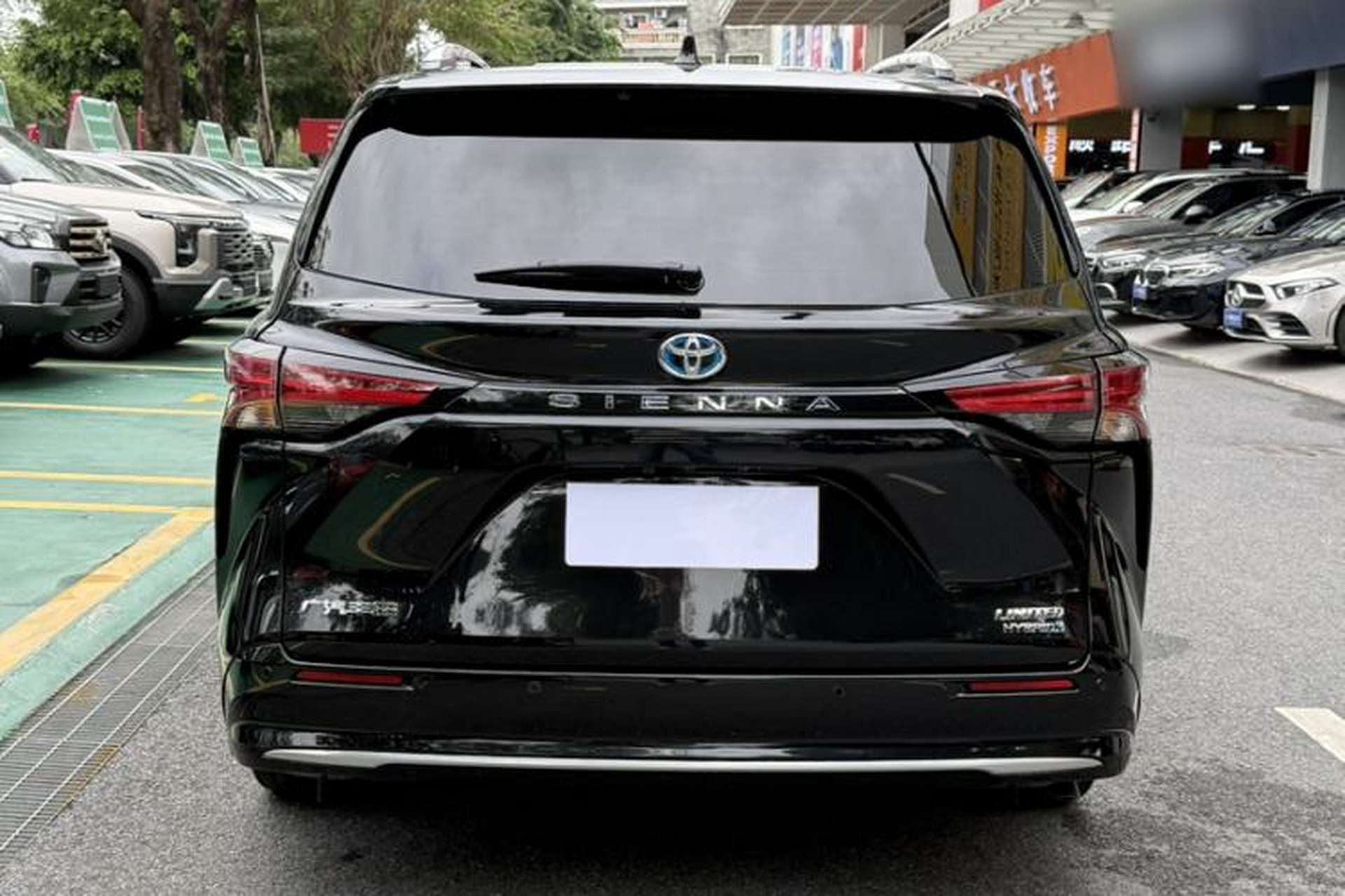 Used Toyota SIENNA 2023 2.5L Hybrid Deluxe Edition Exterior 3