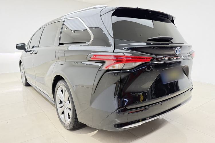 Used Toyota SIENNA 2023 2.5L Hybrid Platinum Edition Exterior 3