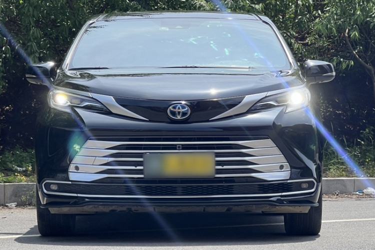 Used Toyota SIENNA 2023 2.5L Hybrid Ultimate Edition Exterior 3