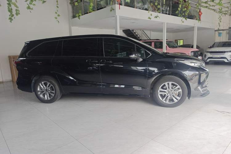 Used Toyota SIENNA 2023 2.5L Hybrid Comfort Edition Exterior 3