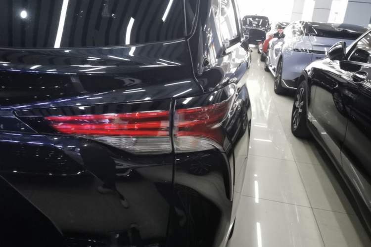Used Toyota SIENNA 2023 2.5L Hybrid Deluxe Edition Exterior 3