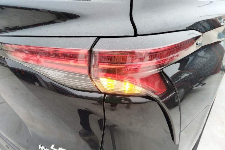 Used Toyota SIENNA 2023 2.5L Hybrid Comfort Edition Exterior 3