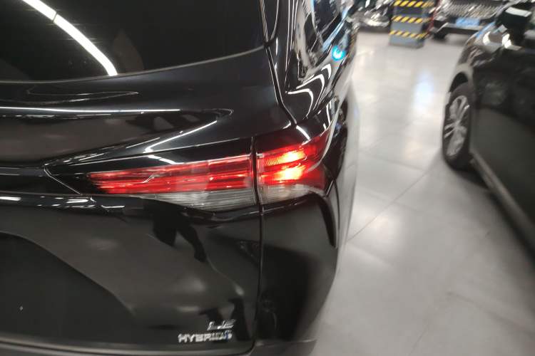 Used Toyota SIENNA 2023 2.5L Hybrid Comfort Edition Exterior 3