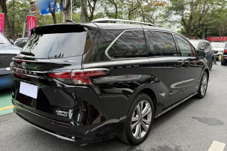 Used Toyota SIENNA 2023 2.5L Hybrid Deluxe Edition Exterior 4
