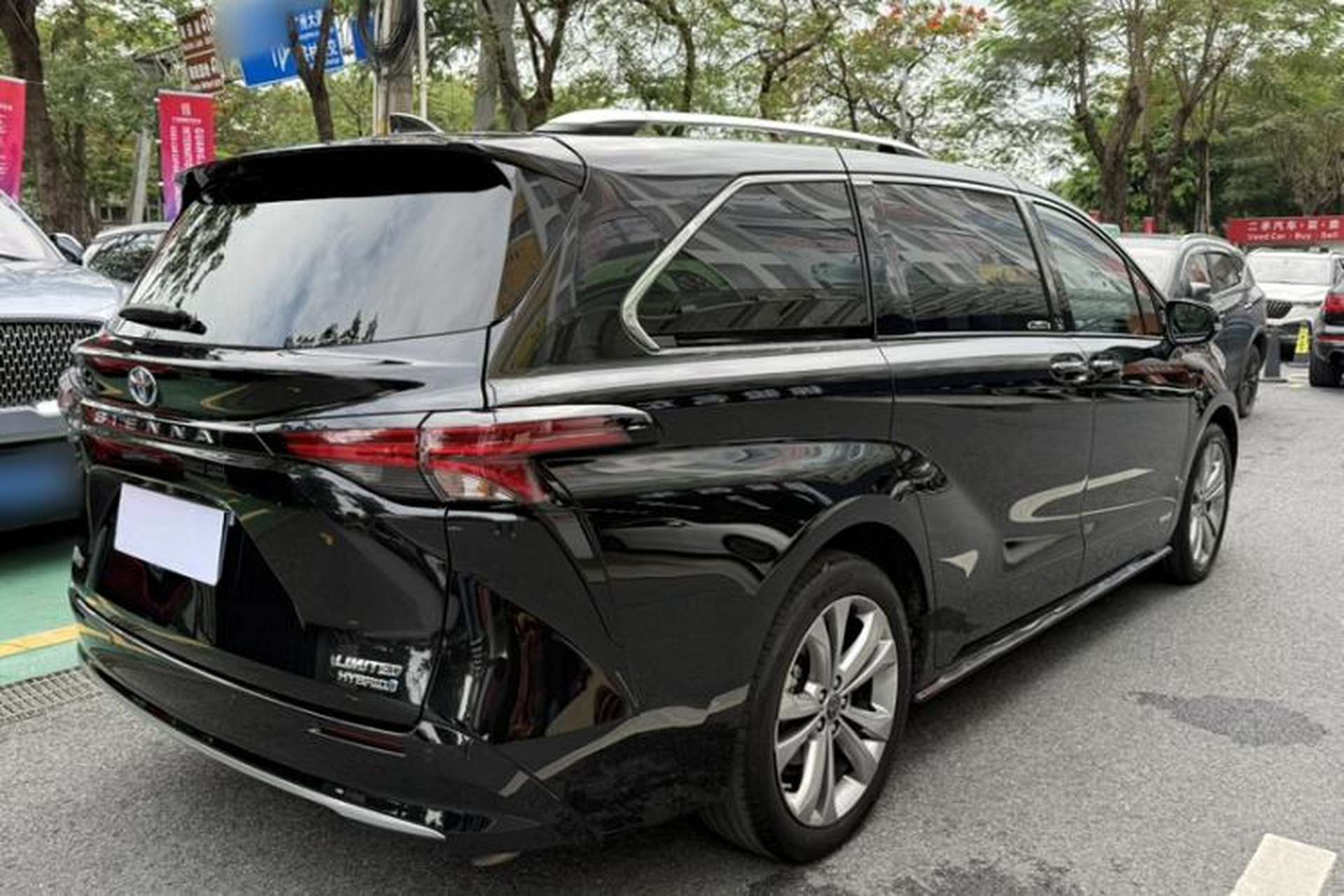 Used Toyota SIENNA 2023 2.5L Hybrid Deluxe Edition Exterior 4